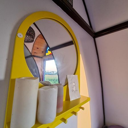 Central Tiny Houses Бухарест Экстерьер фото